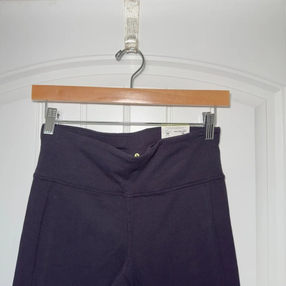 Xersion Small Black‎ Mid Rise Fitted Capri Key Pocket Stretch Pants Workout